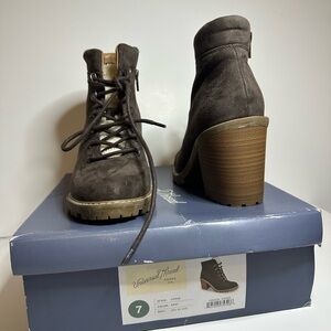 Universal Thread Charcoal Heeled Boots